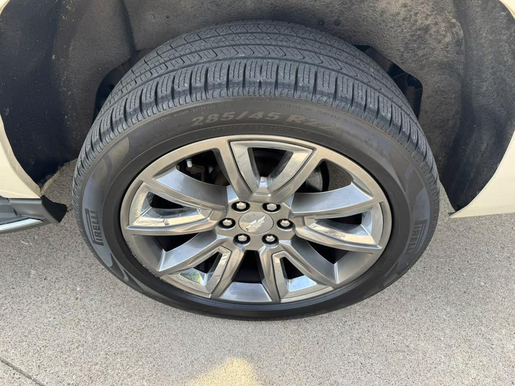 Chevrolet Suburban photo 14