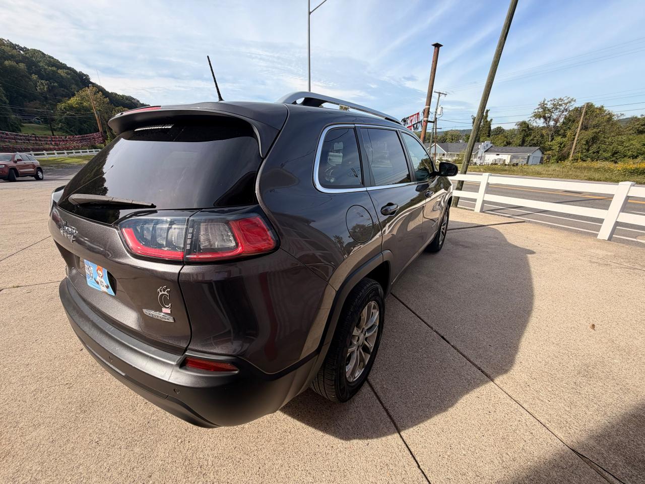 Jeep Cherokee photo 4