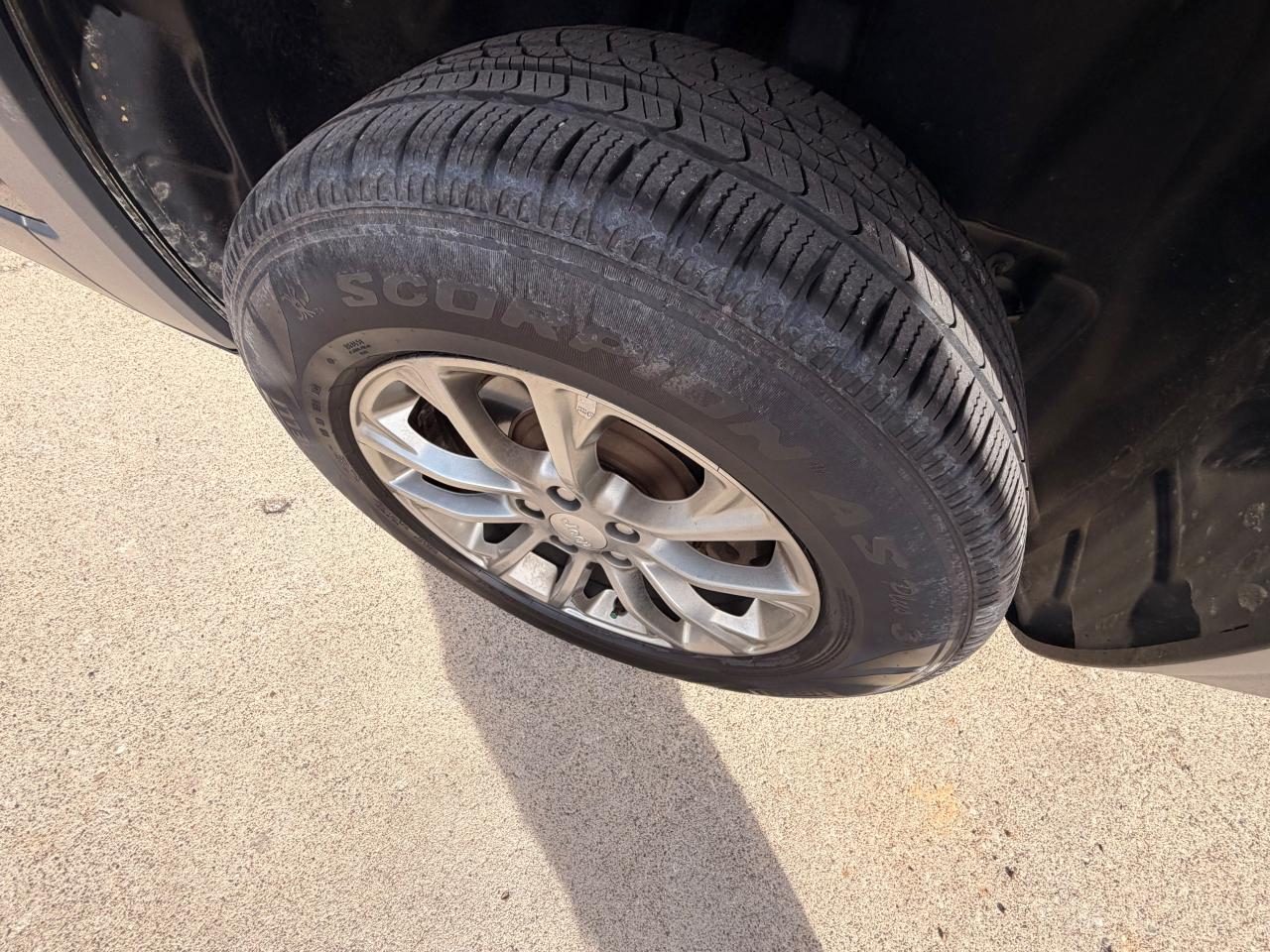 Jeep Cherokee photo 5