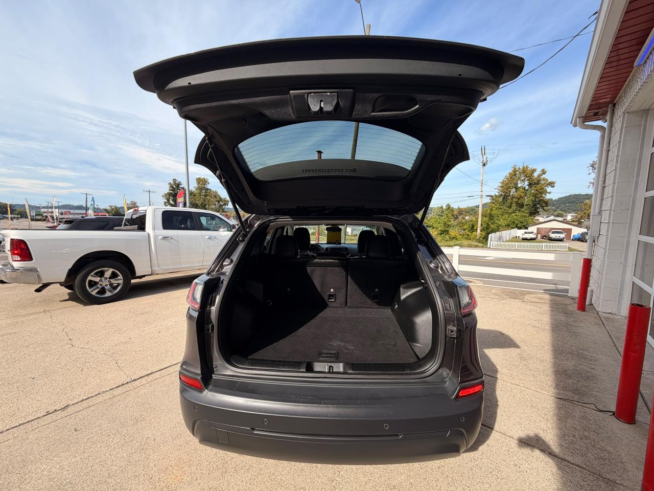 Jeep Cherokee photo 6