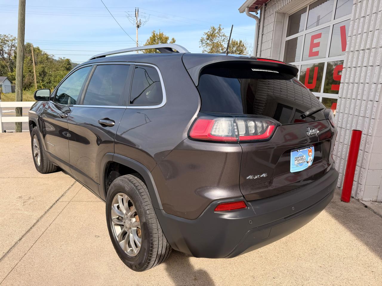 Jeep Cherokee photo 3