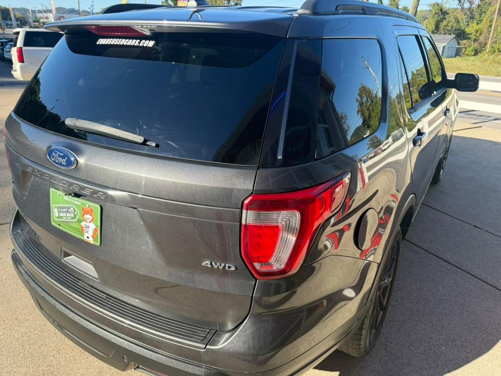 Ford Explorer photo 3