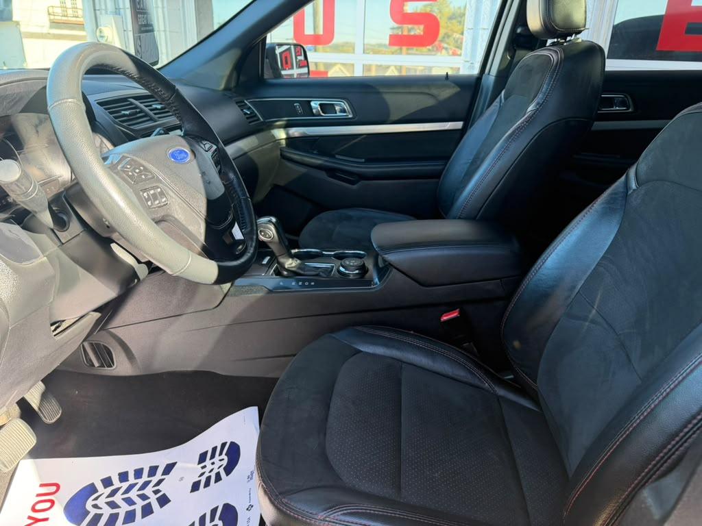 Ford Explorer photo 6