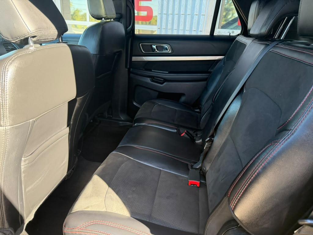 Ford Explorer photo 9
