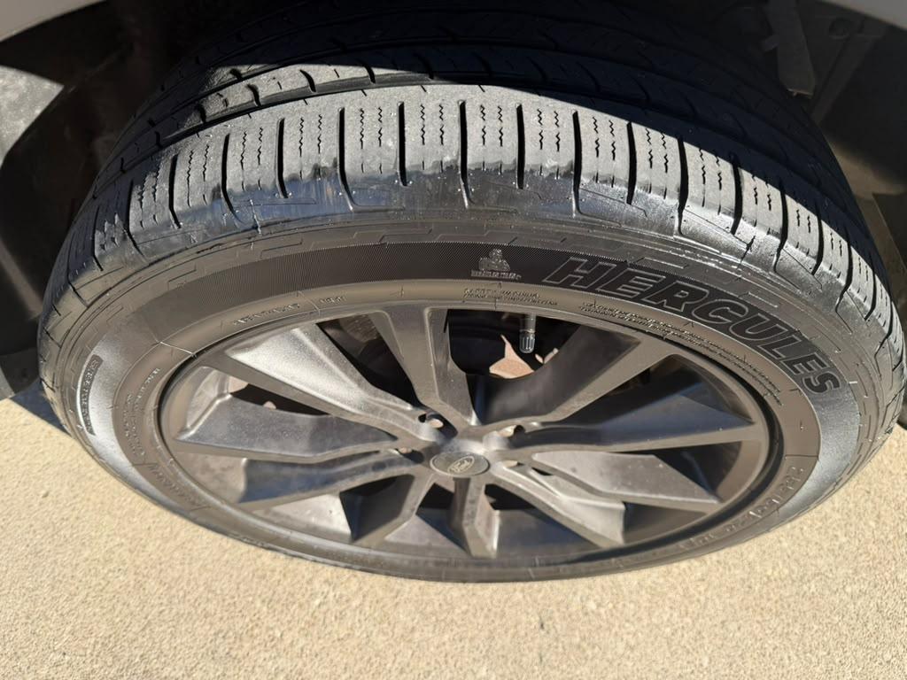 Ford Explorer photo 10