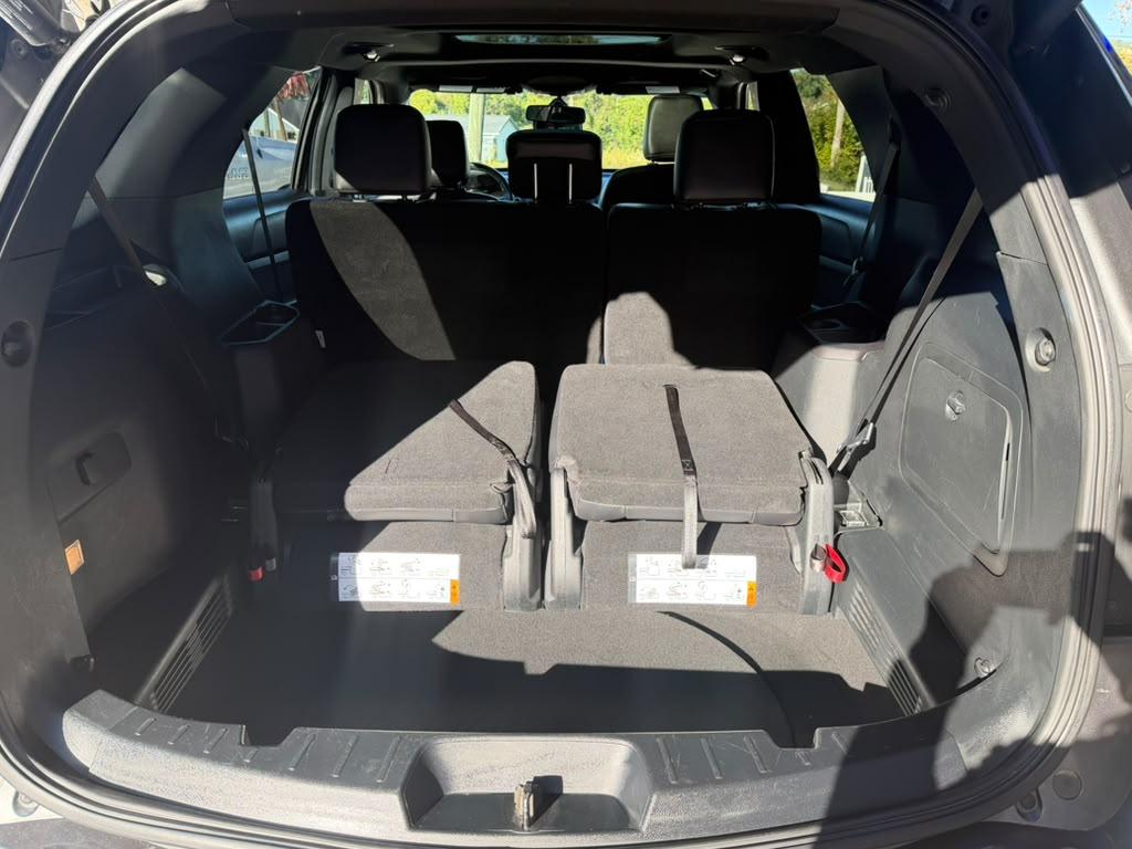 Ford Explorer photo 11