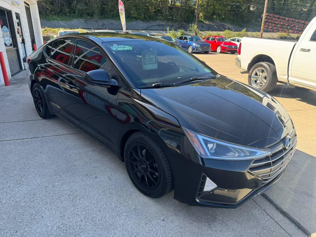 Hyundai Elantra photo 2