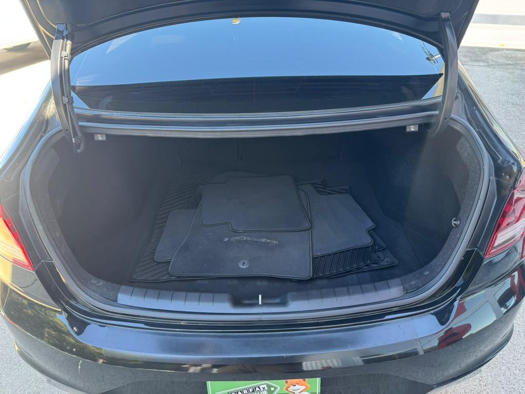 Hyundai Elantra photo 5