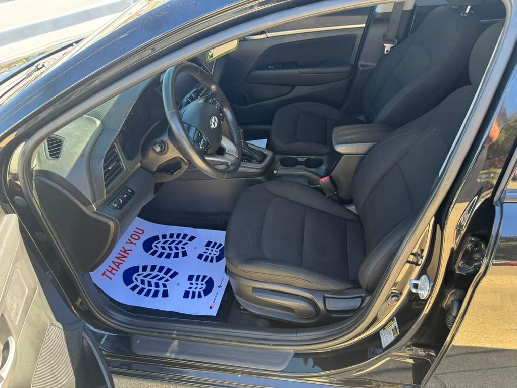 Hyundai Elantra photo 6
