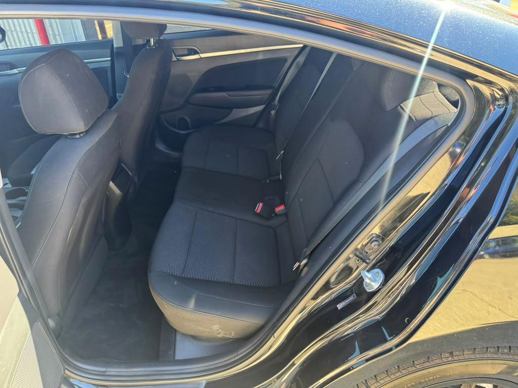 Hyundai Elantra photo 7
