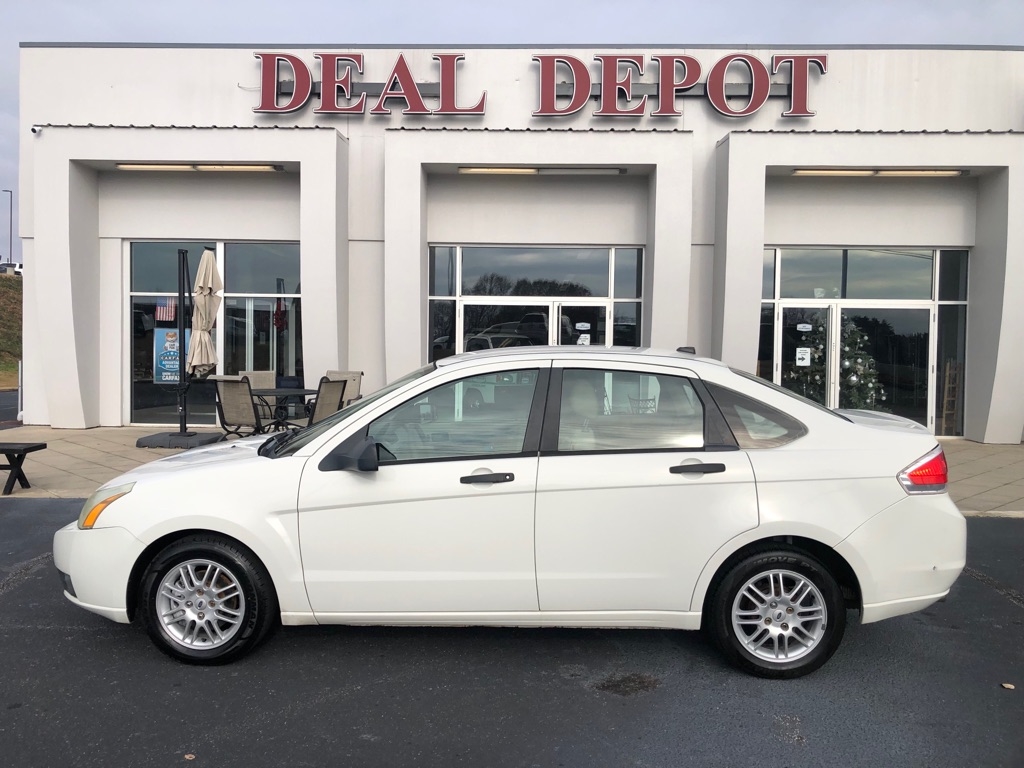 2010 Ford Focus SE's photo