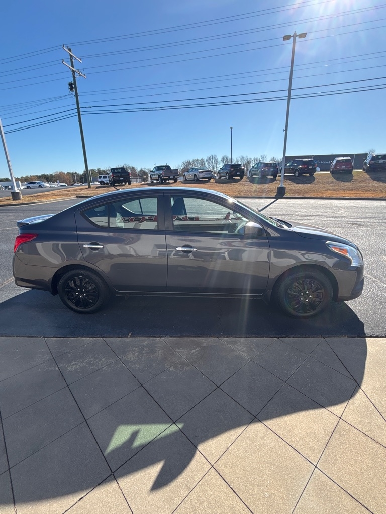 Nissan Versa  2015