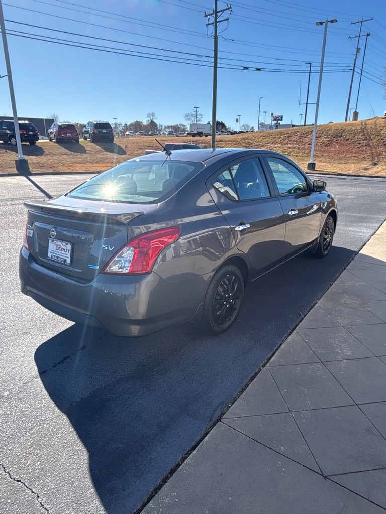 Nissan Versa  2015
