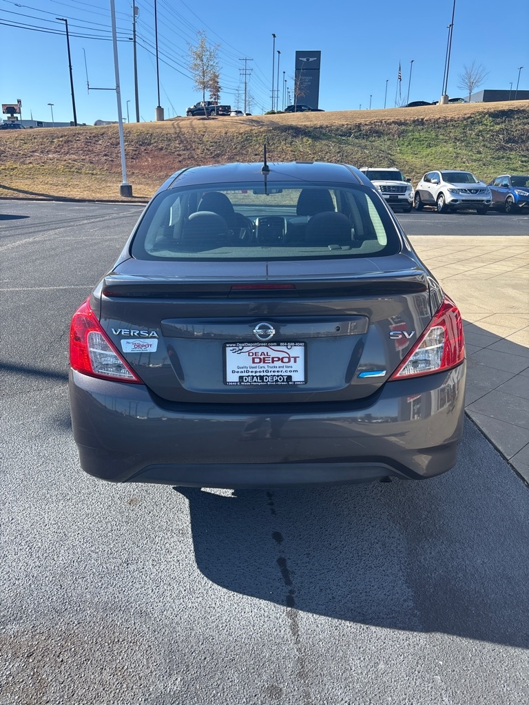 Nissan Versa  2015