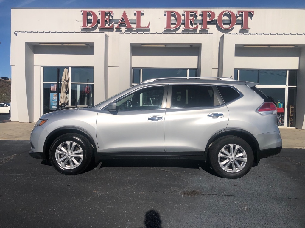 2015 Nissan Rogue SV's photo