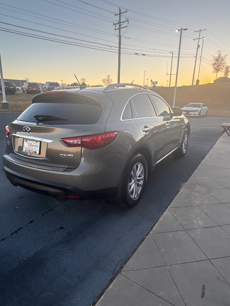 Infiniti QX70  2015