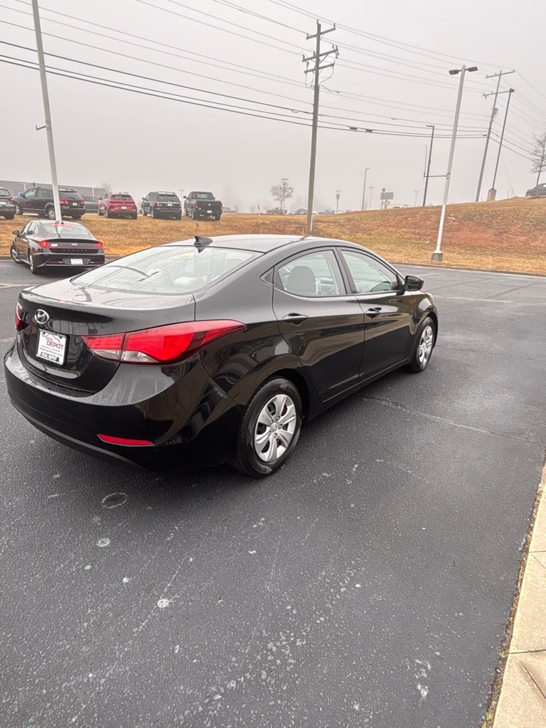 Hyundai Elantra  2016