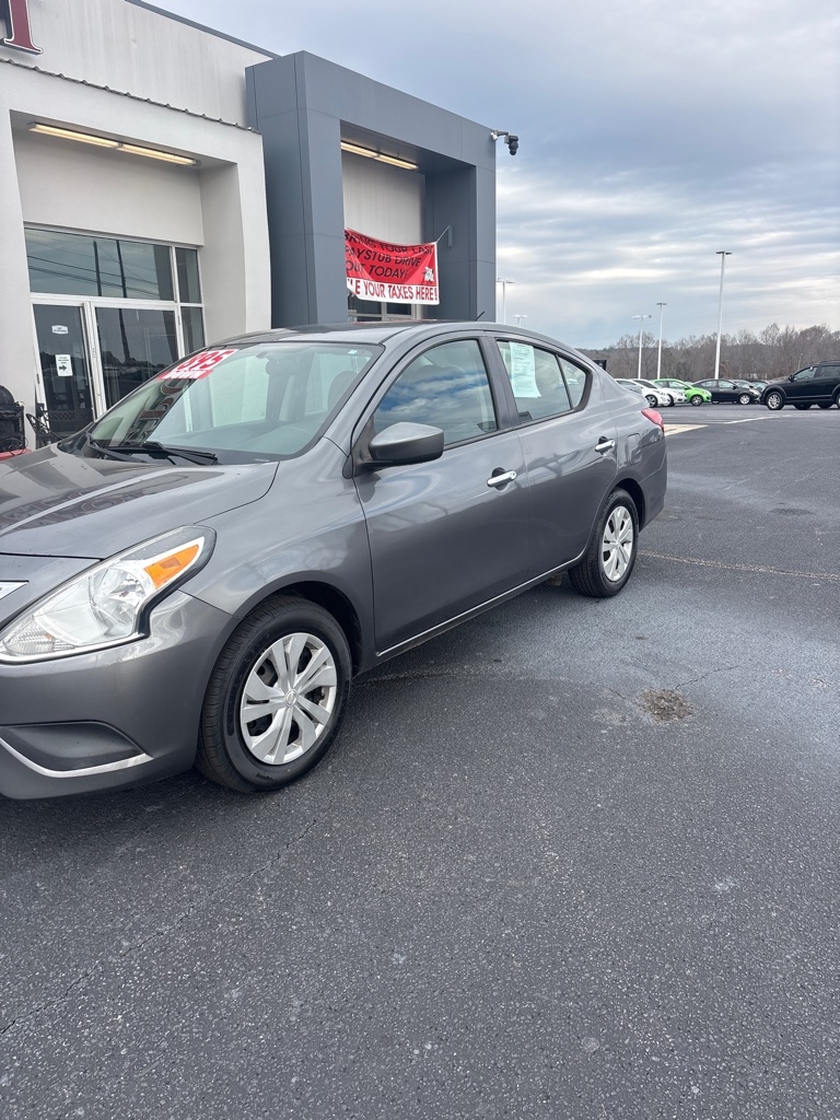Nissan Versa  2017