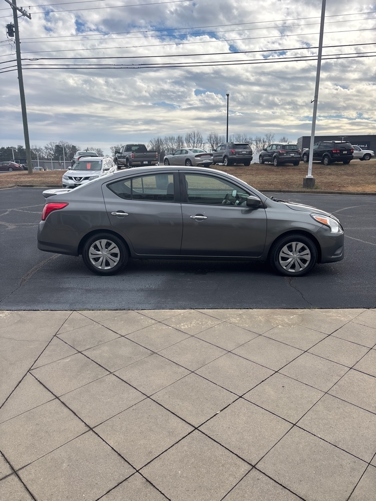 Nissan Versa  2017
