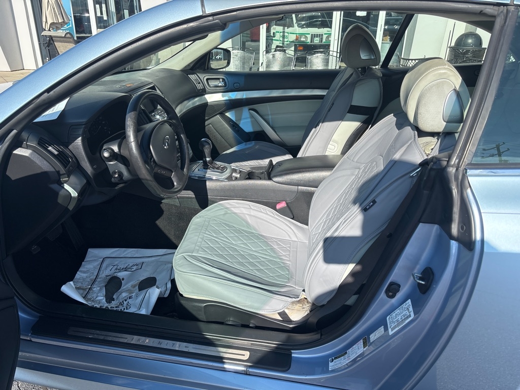 Infiniti G Convertible  2011