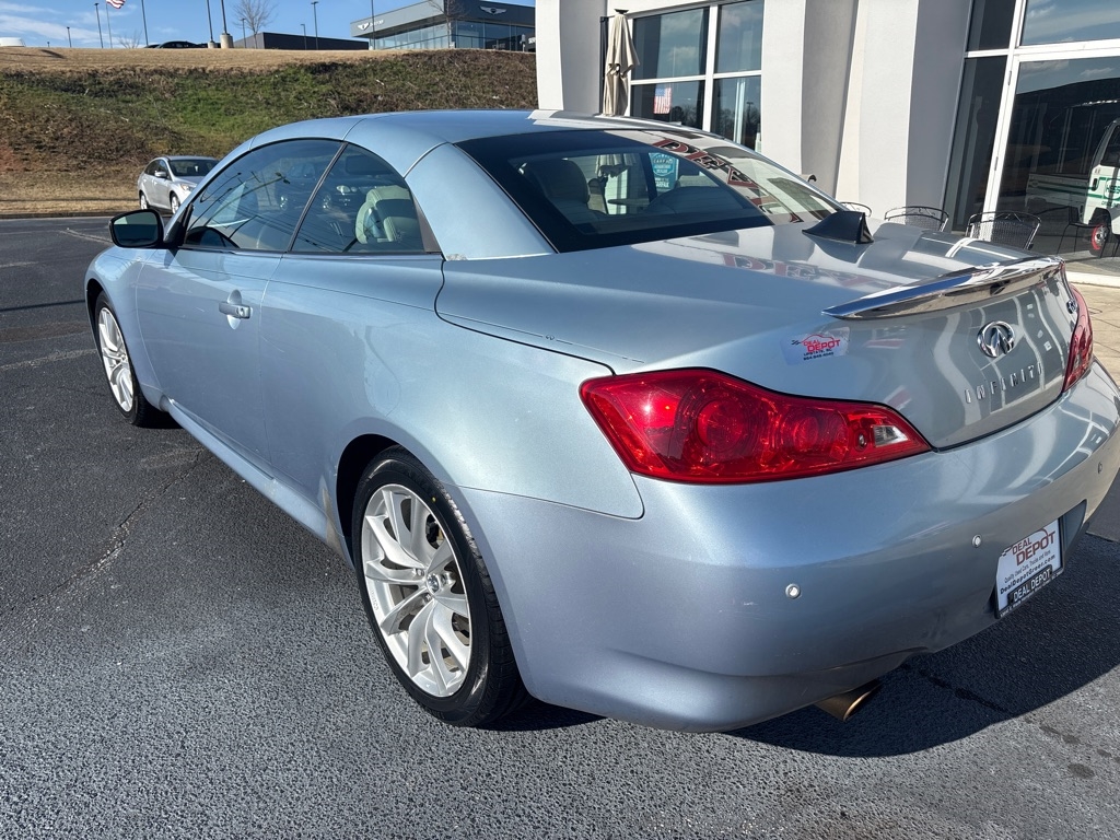 Infiniti G Convertible  2011