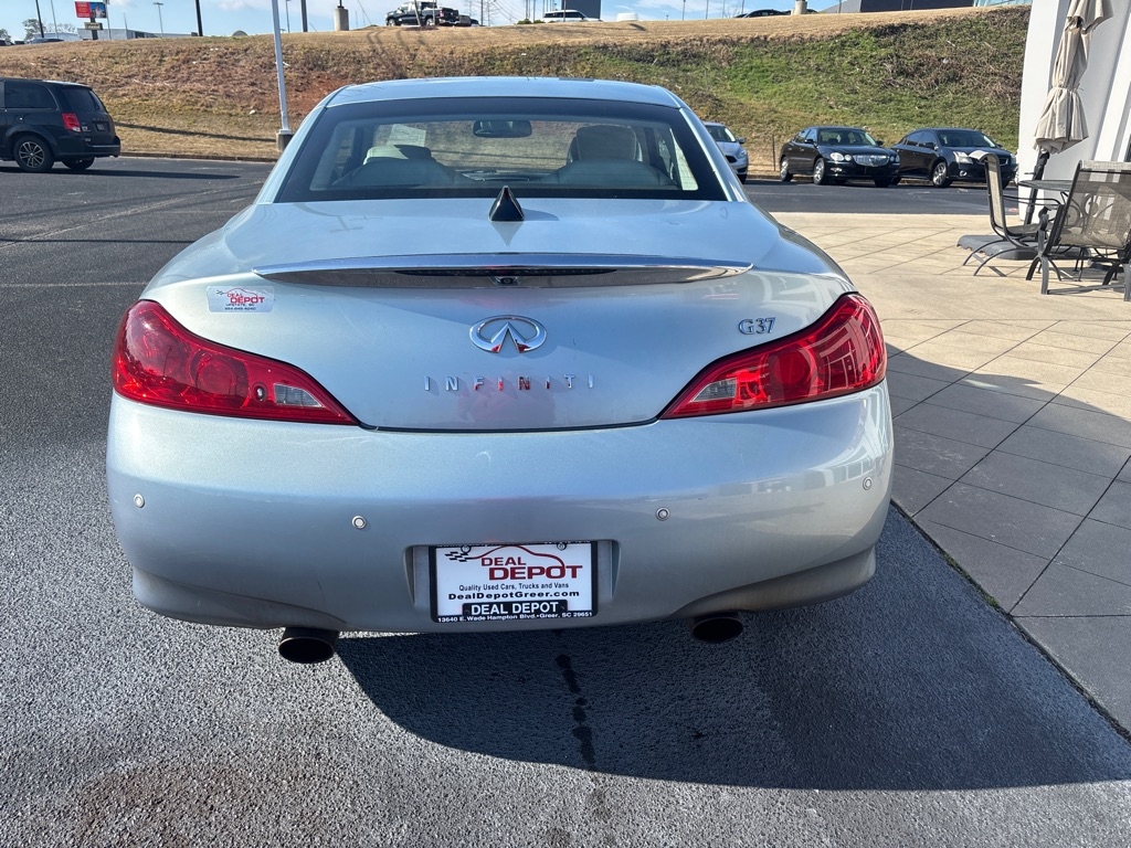 Infiniti G Convertible  2011