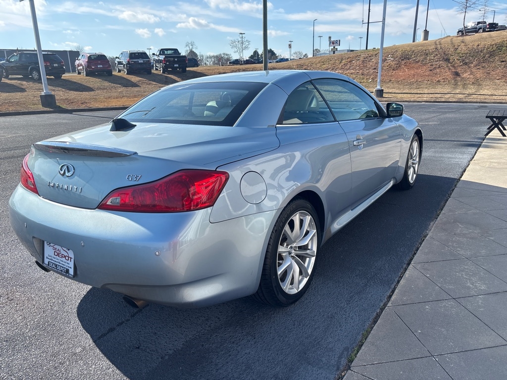 Infiniti G Convertible  2011