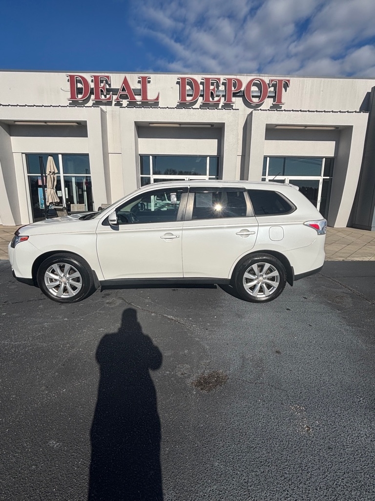 Mitsubishi Outlander  2014