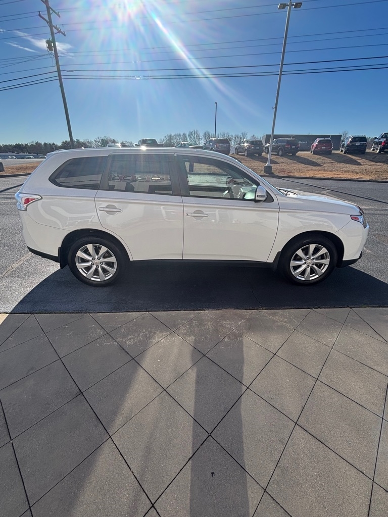 Mitsubishi Outlander  2014