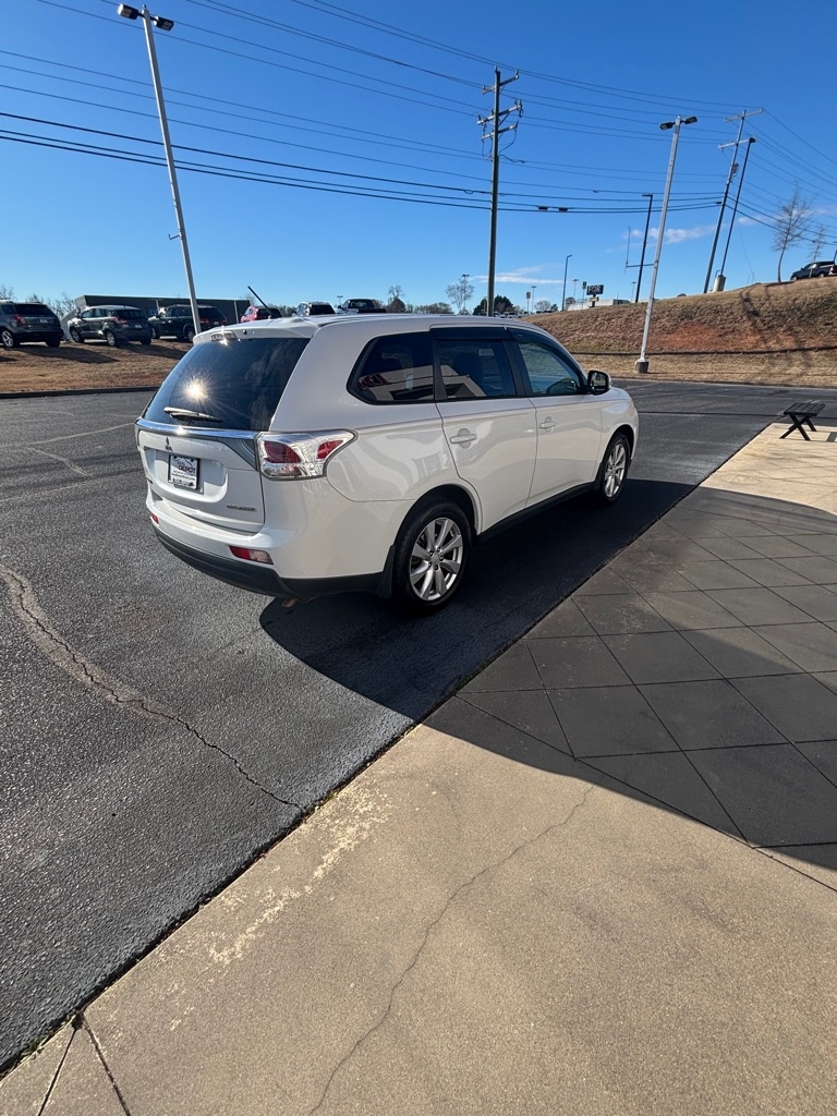 Mitsubishi Outlander  2014