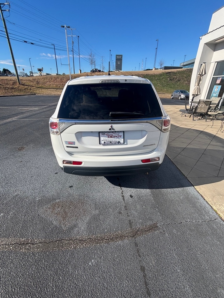 Mitsubishi Outlander  2014