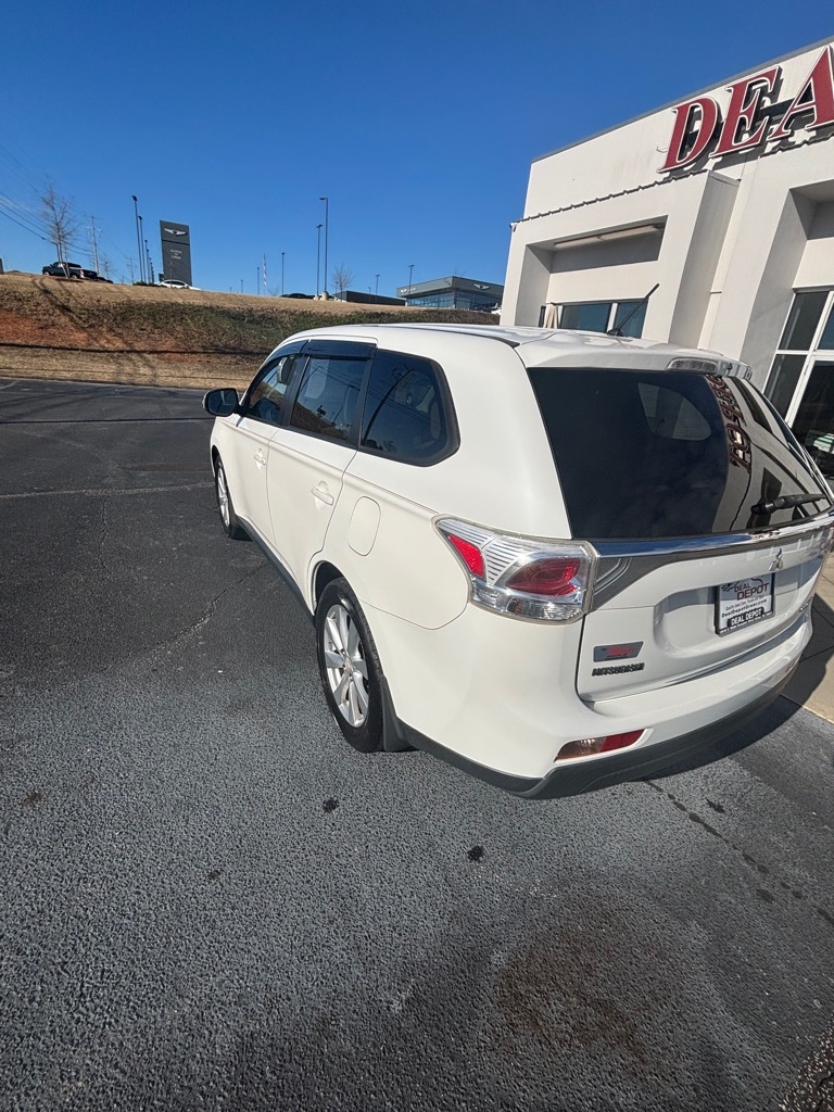 Mitsubishi Outlander  2014