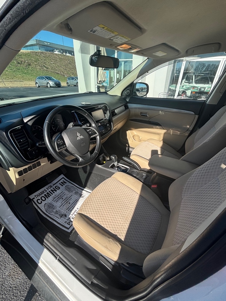 Mitsubishi Outlander  2014