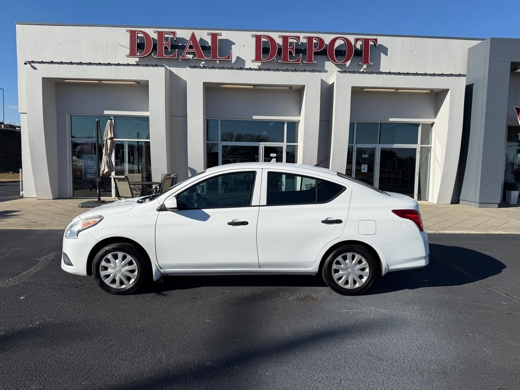 Nissan Versa  2016