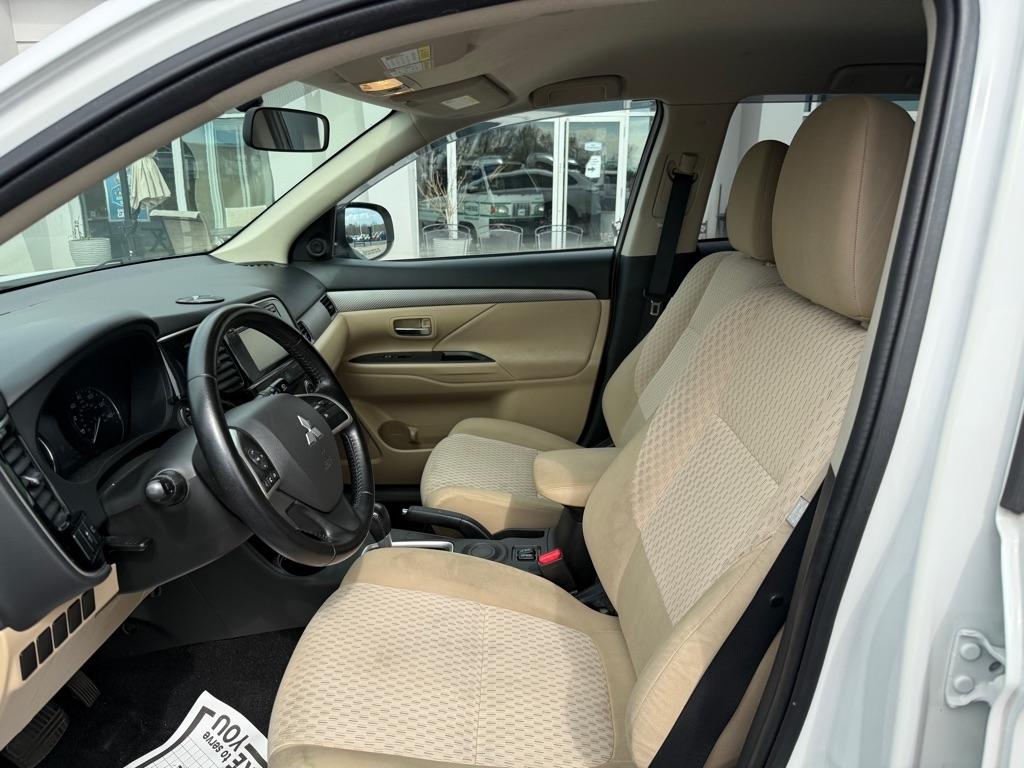 Mitsubishi Outlander  2014