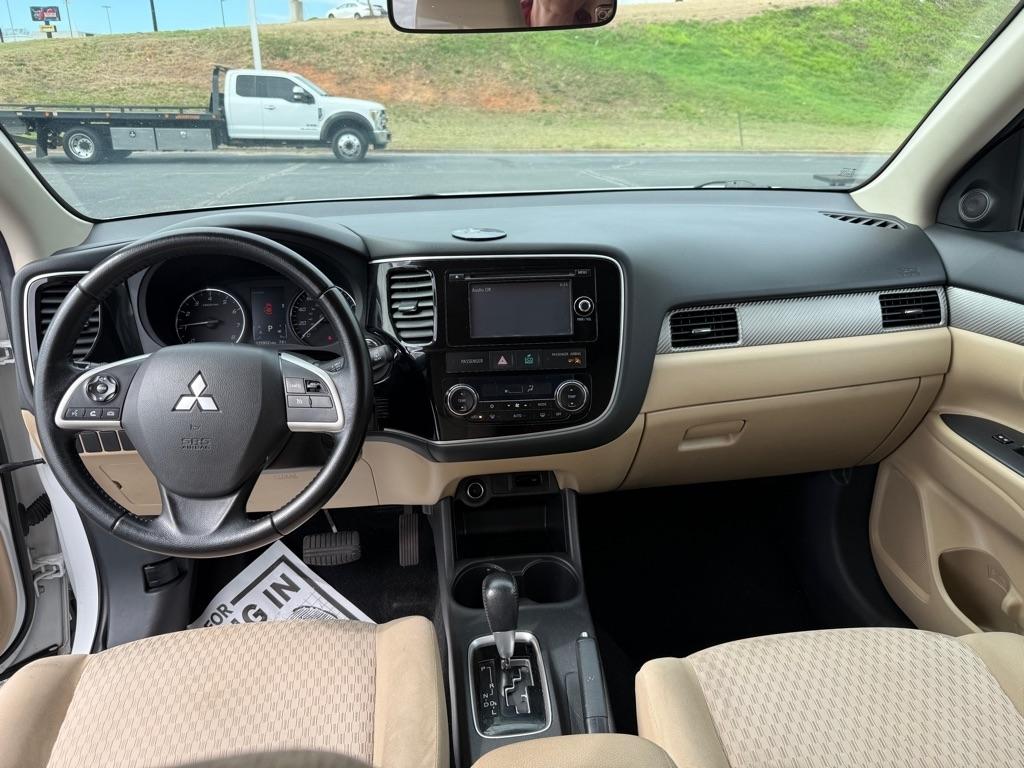 Mitsubishi Outlander  2014