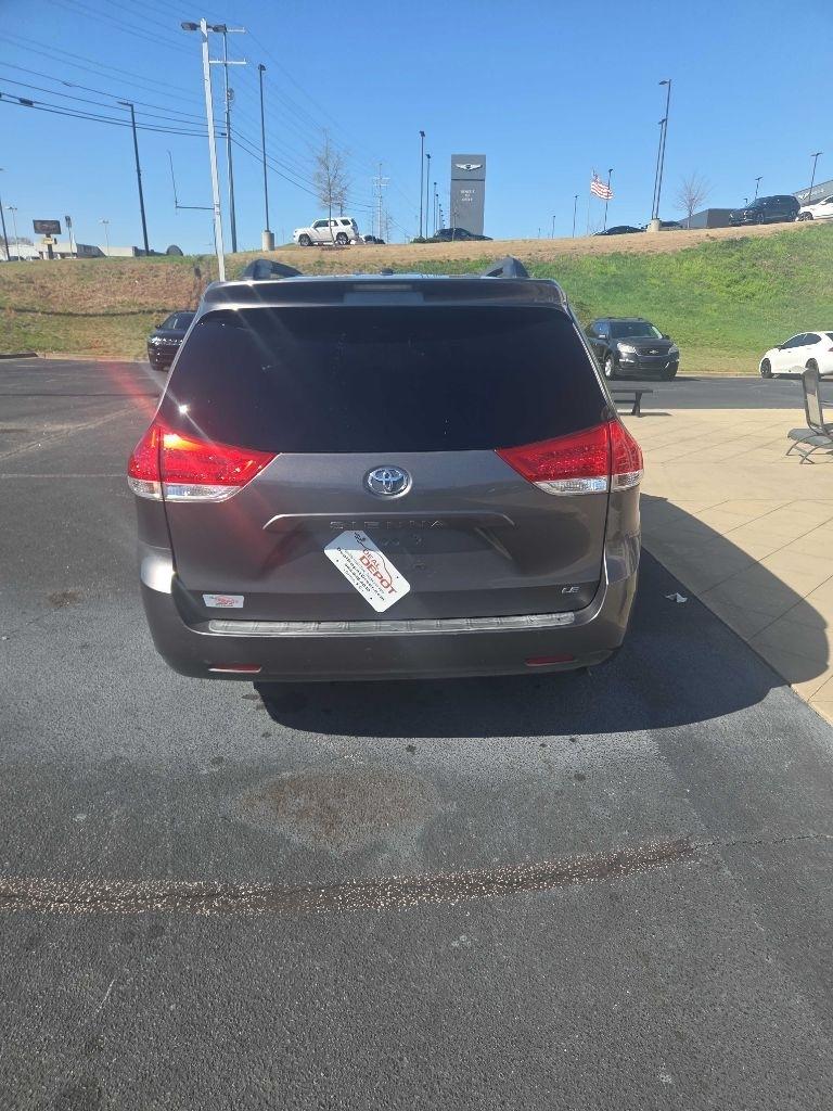 Toyota Sienna  2011