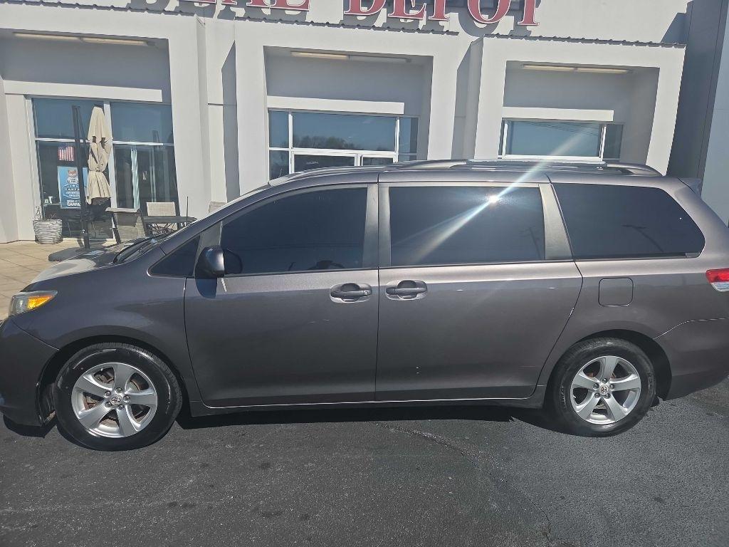 Toyota Sienna  2011