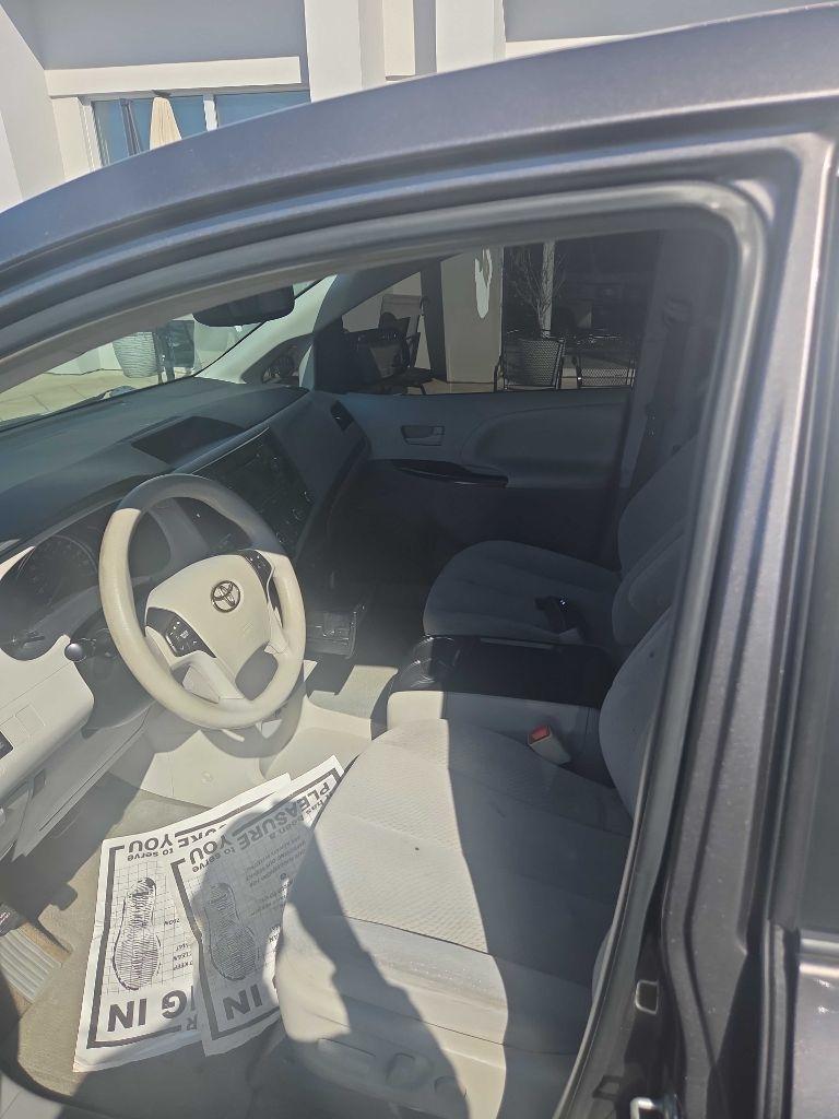 Toyota Sienna  2011