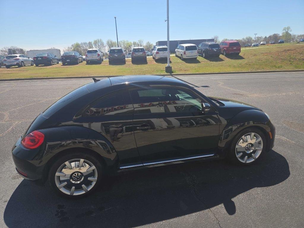 Volkswagen Beetle  2012