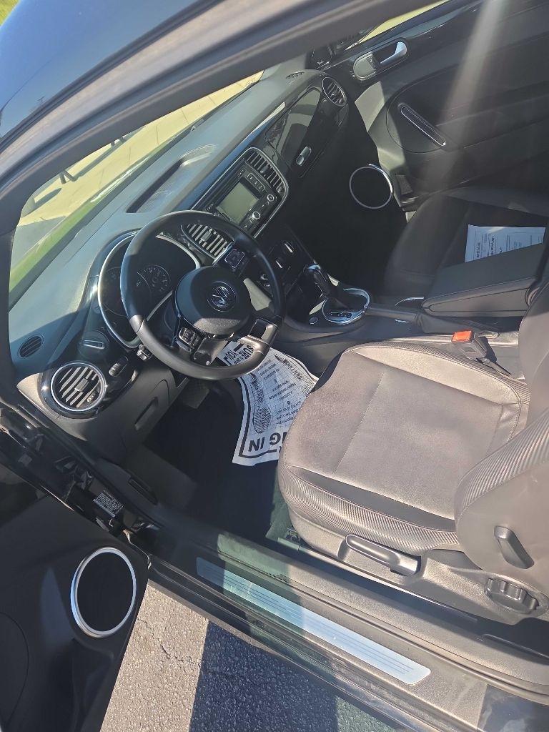 Volkswagen Beetle  2012