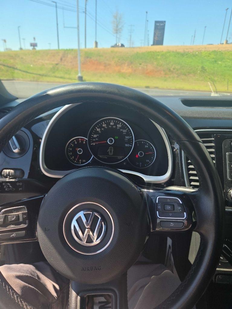 Volkswagen Beetle  2012