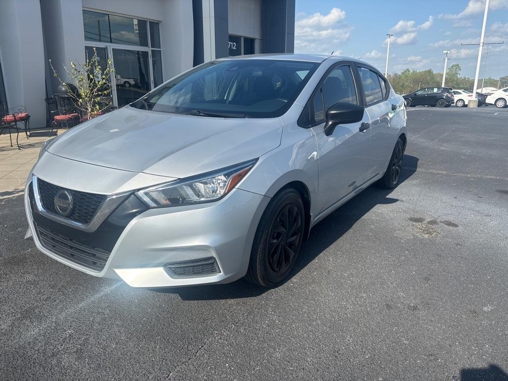 Nissan Versa  2020