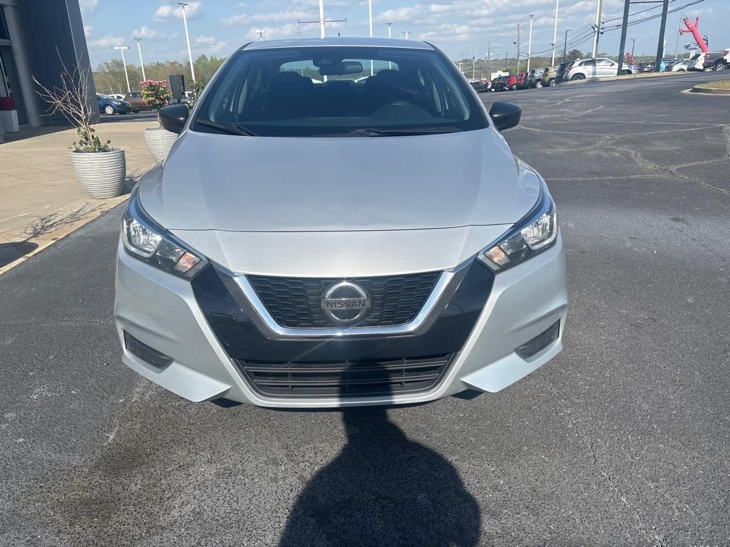 Nissan Versa  2020