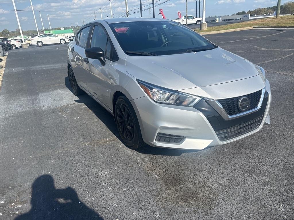 Nissan Versa  2020