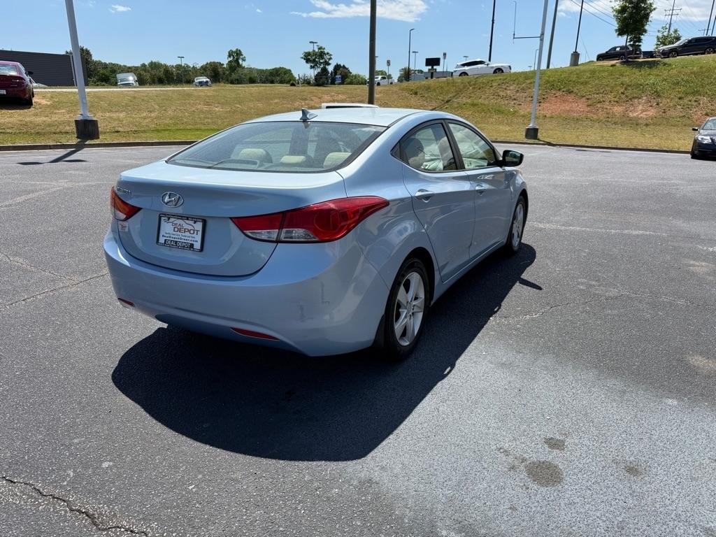 Hyundai Elantra  2012