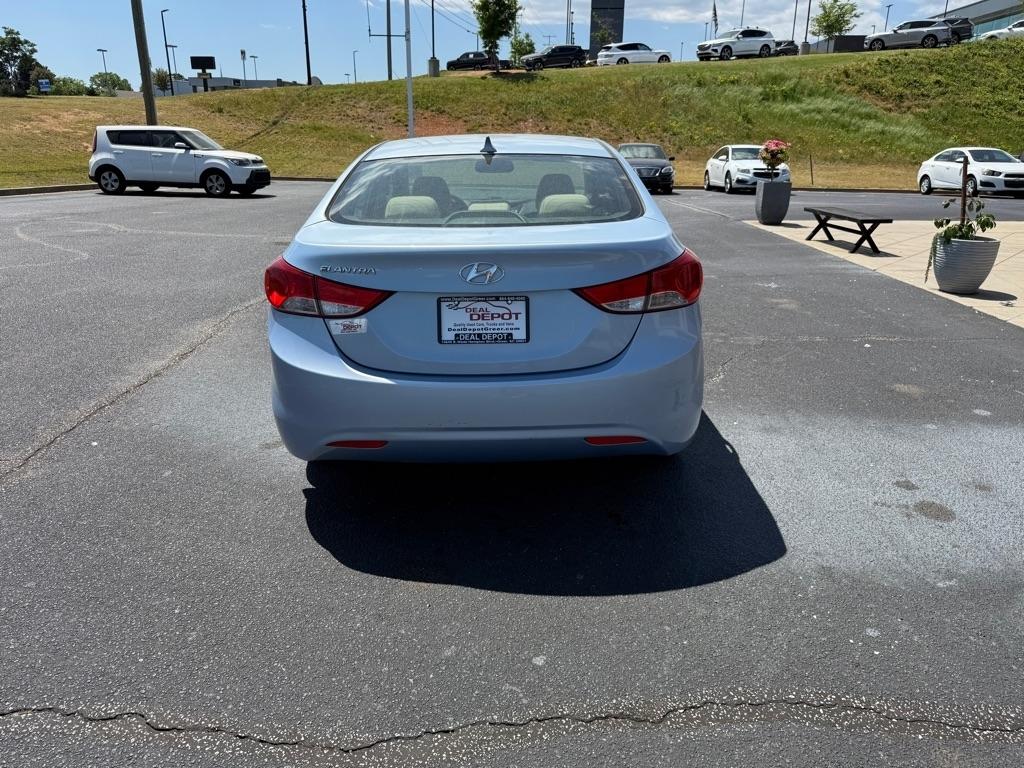 Hyundai Elantra  2012