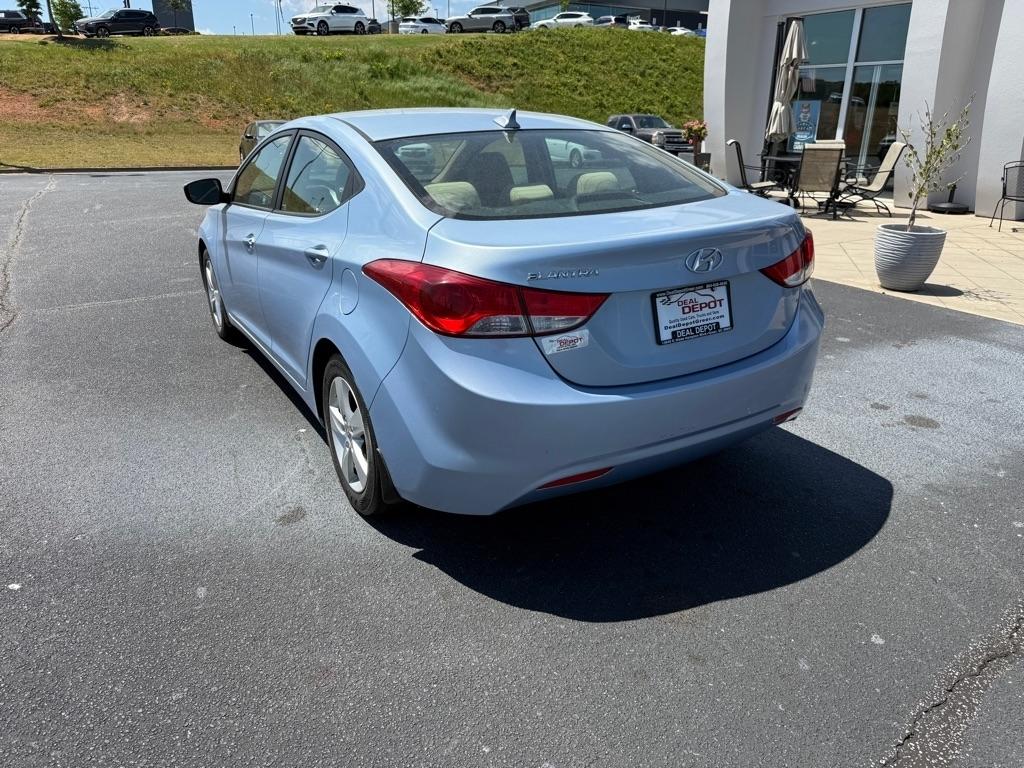 Hyundai Elantra  2012