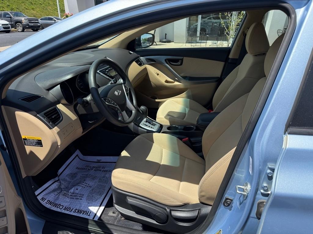 Hyundai Elantra  2012