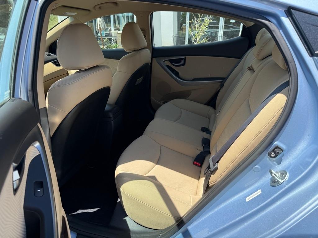 Hyundai Elantra  2012